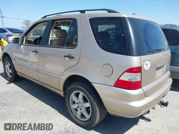 2002 Mercedes-Benz M 320/430/500 z VIN 4JGAB54E52A298975, wystawiony jako IAAI lot #41985135 z przebiegiem 278 592 mil mil oraz . Historia ofert i sprzedaży dostępna na DreamBid. Obrazek 3.