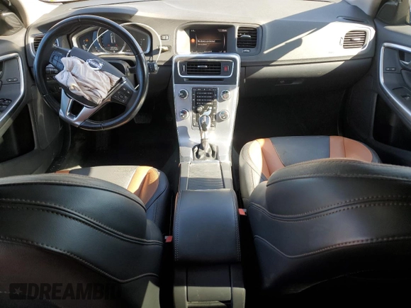 2018 Volvo V60 z VIN YV440MWK0J2057058, wystawiony jako Copart lot #53334575 z przebiegiem 82 041 mil mil oraz Szkoda całkowita • Salvage title. Historia ofert i sprzedaży dostępna na DreamBid. Obrazek 8.