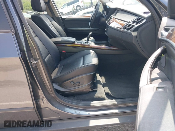 2011 BMW X5 35i with VIN 5UXZV4C57BL739907, listed as a IAAI auction lot 42135572 with 0 mi miles. Bid and sale history available at carsss.com. Image 5.