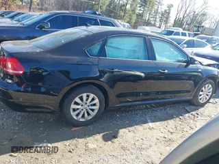 2014 Volkswagen Passat Wolfsburg Edition z VIN 1VWAT7A37EC101438, wystawiony jako IAAI lot #41333508 z przebiegiem 136 939 mil mil oraz . Historia ofert i sprzedaży dostępna na DreamBid. Obrazek 13.
