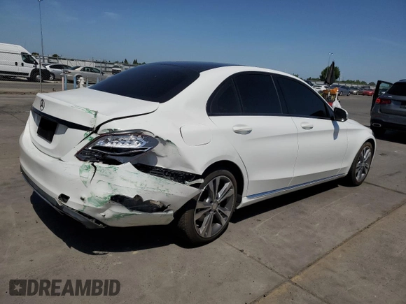 2015 Mercedes-Benz C 300 z VIN 55SWF4JB7FU066375, wystawiony jako Copart lot #56979305 z przebiegiem 107 032 mil mil oraz Szkoda całkowita • Salvage title. Historia ofert i sprzedaży dostępna na DreamBid. Obrazek 3.