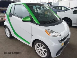 2014 Smart fortwo Passion z VIN WMEEJ9AA8EK736860, wystawiony jako IAAI lot #42496807 z przebiegiem Nie podano mil oraz . Historia ofert i sprzedaży dostępna na DreamBid. Obrazek 1.