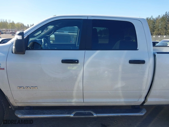 2024 Ram 2500 Lone Star with VIN 3C6UR5DL9RG303433, listed as a IAAI auction lot 42046073 with 32,264 mi miles. Bid and sale history available at carsss.com. Image 15.