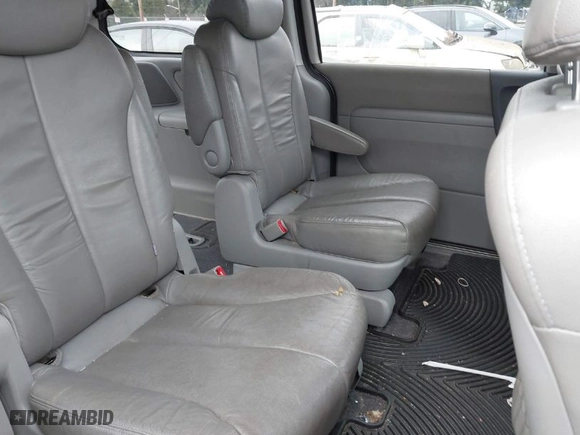 2008 Kia Sedona LX with VIN KNDMB233X86195286, listed as a IAAI auction lot 41750651 with 210,035 mi miles. Bid and sale history available at carsss.com. Image 8.