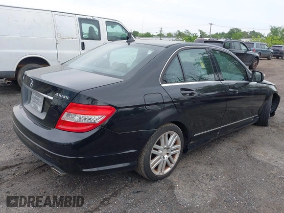 2009 Mercedes-Benz C 300 Sport z VIN WDDGF81X49R083504, wystawiony jako IAAI lot #42334397 z przebiegiem 98 913 mil mil oraz . Historia ofert i sprzedaży dostępna na DreamBid. Obrazek 4.
