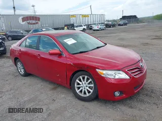 2011 Toyota Camry LE z VIN 4T1BF3EK3BU117758, wystawiony jako IAAI lot #42167163 z przebiegiem Nie podano mil oraz . Historia ofert i sprzedaży dostępna na DreamBid. Obrazek 1.