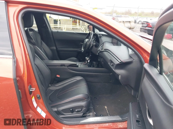 2019 Lexus UX 250h z VIN JTHU9JBH3K2003383, wystawiony jako IAAI lot #42151535 z przebiegiem 98 996 mil mil oraz . Historia ofert i sprzedaży dostępna na DreamBid. Obrazek 5.