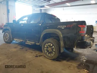 2024 Nissan Frontier SV z VIN 1N6ED1EK7RN611313, wystawiony jako IAAI lot #41617892 z przebiegiem 4 425 mil mil oraz . Historia ofert i sprzedaży dostępna na DreamBid. Obrazek 3.