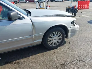 2004 Ford Crown Victoria LX с VIN 2FAFP74WX4X132788, выставлен на аукционе IAAI как лот 42282454 с пробегом 165 019 миль миль и . История ставок и продаж доступна на DreamBid. Изображение 18.