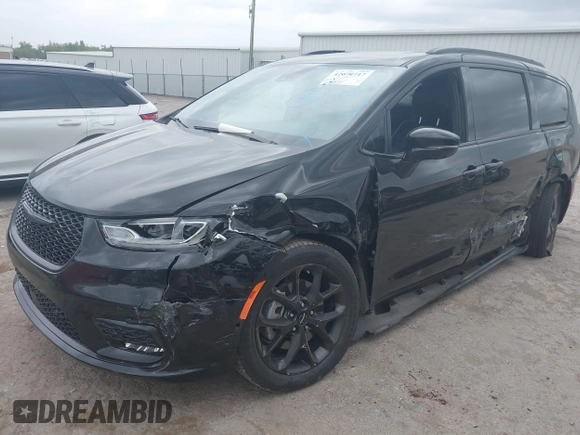 2024 Chrysler Pacifica Limited with VIN 2C4RC3GG1RR134781, listed as a IAAI auction lot 42070717 with 60,533 mi miles and . Bid and sale history available at DreamBid. Image 16.