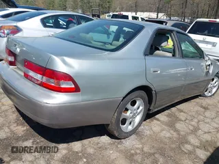 2001 Lexus ES with VIN JT8BF28G615110087, listed as a IAAI auction lot 41853786 with 152,048 mi miles. Bid and sale history available at carsss.com. Image 4.