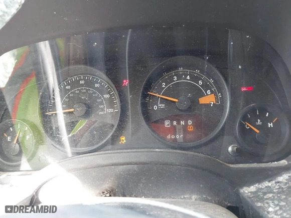 2015 Jeep Patriot Sport with VIN 1C4NJPBB8FD274140, listed as a IAAI auction lot 41444121 with 111,195 mi miles. Bid and sale history available at carsss.com. Image 7.