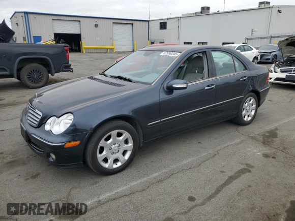 2005 Mercedes-Benz C 240 z VIN WDBRF61J75A775542, wystawiony jako Copart lot #52990205 z przebiegiem 79 815 mil mil oraz Szkoda całkowita • Salvage title. Historia ofert i sprzedaży dostępna na DreamBid. Obrazek 1.