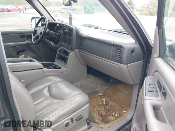 2005 GMC Yukon XL SLT z VIN 3GKFK16Z55G291974, wystawiony jako IAAI lot #42235639 z przebiegiem 245 722 mil mil oraz . Historia ofert i sprzedaży dostępna na DreamBid. Obrazek 5.