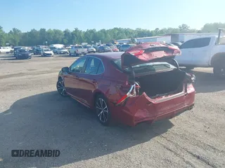2018 Toyota Camry LE z VIN 4T1B11HK8JU523547, wystawiony jako IAAI lot #42212565 z przebiegiem 38 830 mil mil oraz . Historia ofert i sprzedaży dostępna na DreamBid. Obrazek 3.