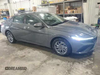 2024 Hyundai Elantra SEL z VIN KMHLM4DG2RU776860, wystawiony jako Copart lot #59857655 z przebiegiem 20 337 mil mil oraz Czysty tytuł • Clean title. Historia ofert i sprzedaży dostępna na DreamBid. Obrazek 4.