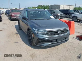 2024 Volkswagen Tiguan SE R-Line Black с VIN 3VVCB7AX3RM072205, выставлен на аукционе IAAI как лот 42040966 с пробегом 13 773 миль миль и . История ставок и продаж доступна на DreamBid. Изображение 1.