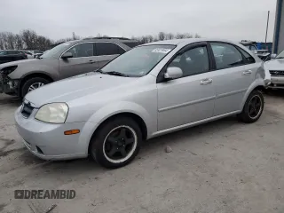 2008 Suzuki Forenza z VIN KL5JD56Z68K865492, wystawiony jako Copart lot #85925964 z przebiegiem 118 452 mil mil oraz Szkody całkowita. Historia ofert i sprzedaży dostępna na DreamBid. Obrazek 1.