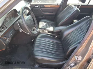 1992 Mercedes-Benz 300 with VIN WDBEA26E2NB668491, listed as a Copart auction lot 49306465 with 272,343 mi miles and Salvage Title. Bid and sale history available at DreamBid. Image 7.