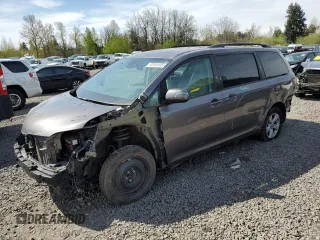2019 Toyota Sienna LE Auto Access Seat with VIN 5TDKZ3DC1KS009648, listed as a Copart auction lot 52910155 with 68,417 mi miles and Salvage Title. Bid and sale history available at DreamBid. Image 1.