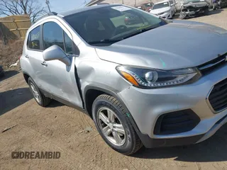 2017 Chevrolet Trax LT z VIN 3GNCJPSB4HL175388, wystawiony jako IAAI lot #41906037 z przebiegiem 114 509 mil mil oraz . Historia ofert i sprzedaży dostępna na DreamBid. Obrazek 1.