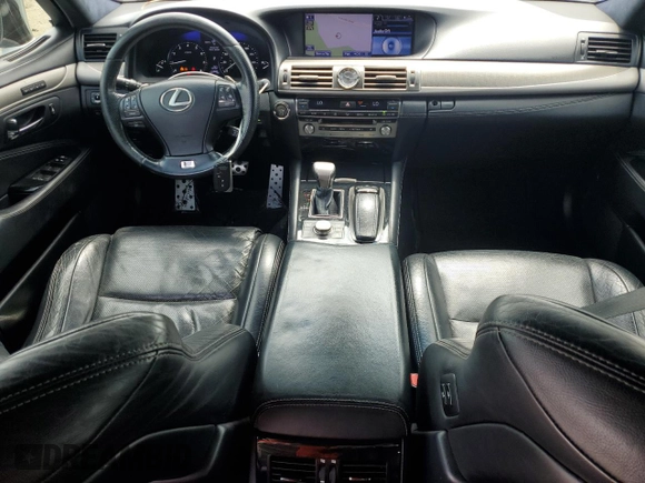 2013 Lexus LS 460 z VIN JTHCL5EF3D5016800, wystawiony jako Copart lot #57410765 z przebiegiem 174 007 mil mil oraz Szkoda całkowita • Salvage title. Historia ofert i sprzedaży dostępna na DreamBid. Obrazek 8.