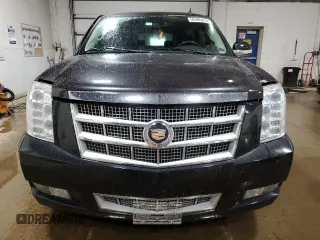 2013 Cadillac Escalade Platinum Edition z VIN 1GYS4DEF7DR240482, wystawiony jako Copart lot #56906815 z przebiegiem 147 774 mil mil oraz Szkody całkowita. Historia ofert i sprzedaży dostępna na DreamBid. Obrazek 5.