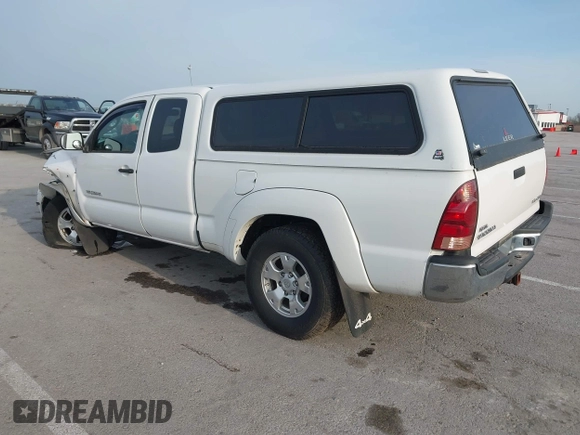 2008 Toyota Tacoma with VIN 5TEUU42N08Z580044, listed as a IAAI auction lot 41904353 with Not Provided miles and . Bid and sale history available at carsss.com. Image 3.