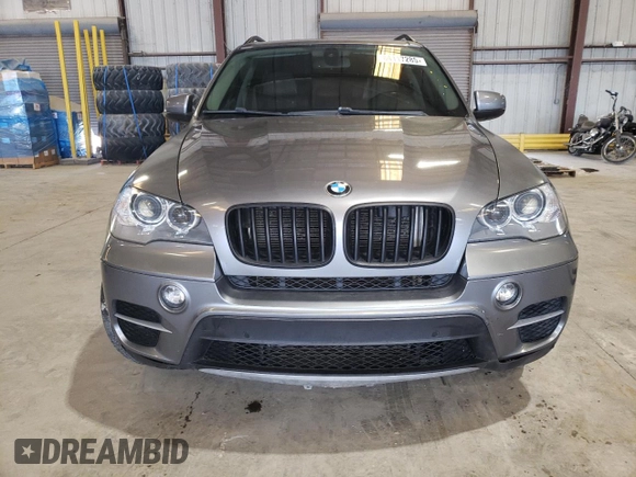 2012 BMW X5 35i z VIN 5UXZV4C5XCL767234, wystawiony jako Copart lot #64117285 z przebiegiem 187 969 mil mil oraz Czysty tytuł • Clean title. Historia ofert i sprzedaży dostępna na DreamBid. Obrazek 5.