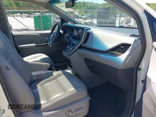 2015 Toyota Sienna XLE с VIN 5TDYK3DC6FS652923, выставлен на аукционе IAAI как лот 42309984 с пробегом 111 737 миль миль и . История ставок и продаж доступна на DreamBid. Изображение 5.