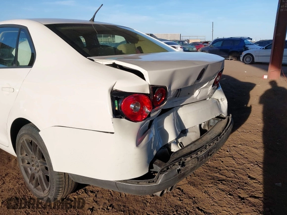 2009 Volkswagen Jetta S с VIN 3VWJZ71K79M040280, выставлен на аукционе IAAI как лот 42328383 с пробегом 160 072 миль миль и . История ставок и продаж доступна на DreamBid. Изображение 6.