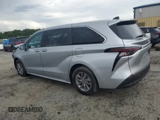 2024 Toyota Sienna LE z VIN 5TDKRKEC7RS188975, wystawiony jako Copart lot #61656985 z przebiegiem 1 017 mil mil oraz Szkoda całkowita • Salvage title. Historia ofert i sprzedaży dostępna na DreamBid. Obrazek 2.
