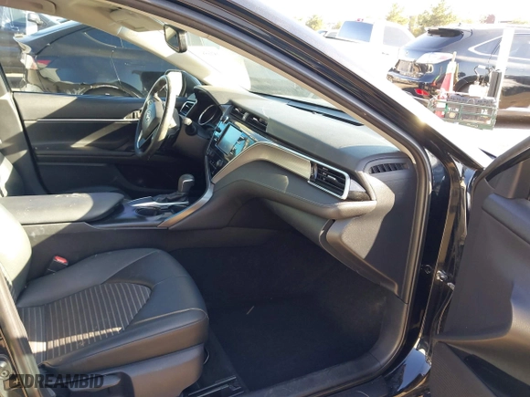 2018 Toyota Camry LE with VIN 4T1B11HK0JU667187, listed as a IAAI auction lot 41816582 with 119,692 mi miles. Bid and sale history available at carsss.com. Image 5.