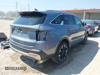 2025 Kia Sorento EX z VIN 5XYRH4JF9SG325771, wystawiony jako IAAI lot #41750566 z przebiegiem 2 834 mil mil oraz . Historia ofert i sprzedaży dostępna na DreamBid. Obrazek 4.