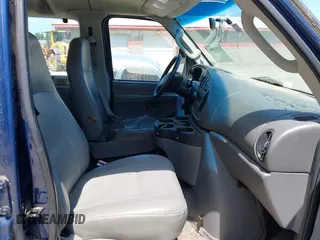 2007 Ford Econoline Passenger XL z VIN 1FMNE11W57DB28135, wystawiony jako IAAI lot #42576901 z przebiegiem 143 458 mil mil oraz . Historia ofert i sprzedaży dostępna na DreamBid. Obrazek 5.
