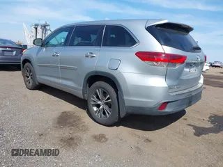 2018 Toyota Highlander LE с VIN 5TDBZRFH2JS499320, выставлен на аукционе IAAI как лот 42099889 с пробегом 642 396 миль миль и . История ставок и продаж доступна на DreamBid. Изображение 3.