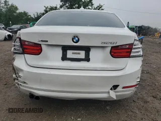 2015 BMW 3 Series 328i xDrive с VIN WBA3B5G57FNS14661, выставлен на аукционе Copart как лот 61301435 с пробегом 94 905 миль миль и Списание • Salvage title. История ставок и продаж доступна на DreamBid. Изображение 6.