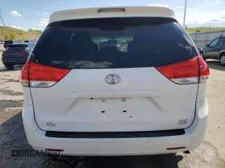 2011 Toyota Sienna XLE z VIN 5TDDK3DC1BS021487, wystawiony jako Copart lot #56468965 z przebiegiem 150 311 mil mil oraz Czysty tytuł • Clean title. Historia ofert i sprzedaży dostępna na DreamBid. Obrazek 6.