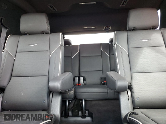 2024 Cadillac Escalade 4WD Premium Luxury z VIN 1GYS4BKL5RR260915, wystawiony jako Copart lot #50432055 z przebiegiem 17 236 mil mil oraz Czysty tytuł • Clean title. Historia ofert i sprzedaży dostępna na DreamBid. Obrazek 10.