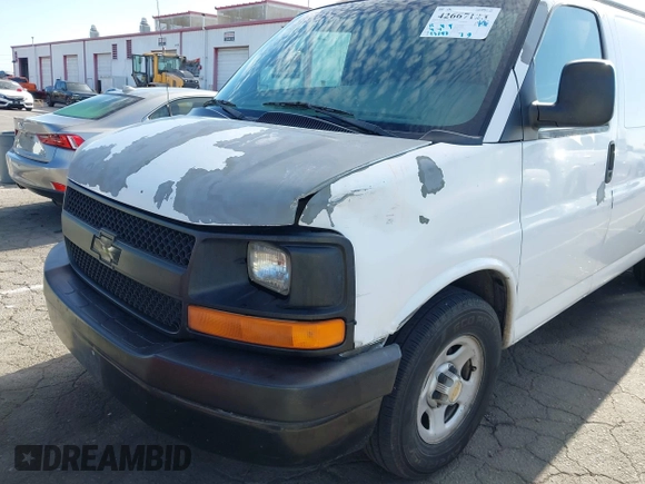 2004 Chevrolet Express Cargo z VIN 1GCFG15X241105110, wystawiony jako IAAI lot #42667123 z przebiegiem 143 147 mil mil oraz . Historia ofert i sprzedaży dostępna na DreamBid. Obrazek 6.