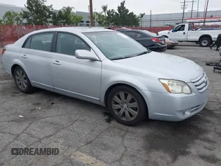 2007 Toyota Avalon XL z VIN 4T1BK36B37U216632, wystawiony jako IAAI lot #42100084 z przebiegiem 207 203 mil mil oraz . Historia ofert i sprzedaży dostępna na DreamBid. Obrazek 1.