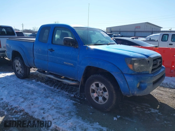 2008 Toyota Tacoma PreRunner with VIN 5TETU62N88Z592529, listed as a IAAI auction lot 41628653 with 225,946 mi miles. Bid and sale history available at carsss.com. Image 1.