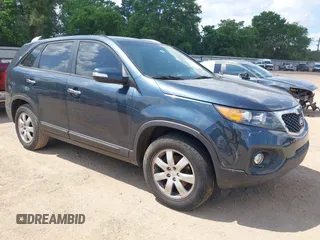 2011 Kia Sorento LX with VIN 5XYKT4A19BG102196, listed as a IAAI auction lot 42107811 with 353,665 mi miles. Bid and sale history available at carsss.com. Image 1.