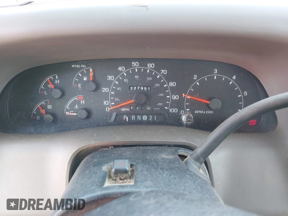 2001 Ford Super Duty F-250 XL with VIN 1FTNX21S61EB04767, listed as a IAAI auction lot 41555822 with 227,951 mi miles. Bid and sale history available at carsss.com. Image 7.