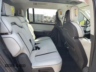 2023 Rivian R1S Adventure z VIN 7PDSGABAXPN010623, wystawiony jako Copart lot #72176294 z przebiegiem Nie podano mil oraz Szkody całkowita. Historia ofert i sprzedaży dostępna na DreamBid. Obrazek 11.