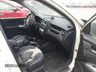 2006 Kia Sportage LX z VIN KNDJE723267254864, wystawiony jako IAAI lot #40875961 z przebiegiem 295 412 mil mil oraz . Historia ofert i sprzedaży dostępna na DreamBid. Obrazek 5.
