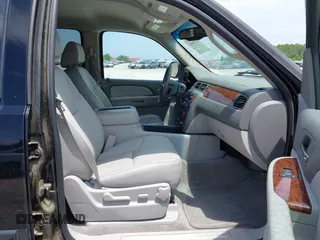2008 Chevrolet Tahoe 2LT with VIN 1GNFC13048R147309, listed as a IAAI auction lot 42232493 with 87,027 mi miles and . Bid and sale history available at DreamBid. Image 5.