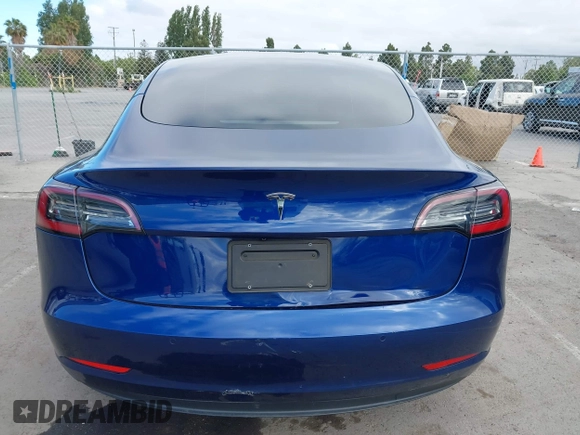 2021 Tesla Model 3 Standard Range Plus z VIN 5YJ3E1EA9MF020860, wystawiony jako IAAI lot #42246074 z przebiegiem 52 674 mil mil oraz . Historia ofert i sprzedaży dostępna na DreamBid. Obrazek 16.