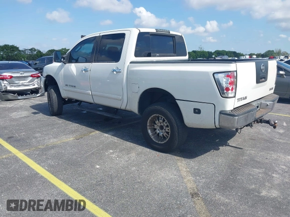 2006 Nissan Titan LE z VIN 1N6AA07B86N558129, wystawiony jako IAAI lot #42290349 z przebiegiem 177 739 mil mil oraz . Historia ofert i sprzedaży dostępna na DreamBid. Obrazek 3.