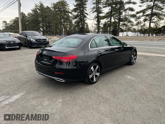 2022 Mercedes-Benz C 300 with VIN W1KAF4GBXNR020430, listed as a Copart auction lot 48009055 with 82,657 mi miles and Clean Title. Bid and sale history available at DreamBid. Image 4.
